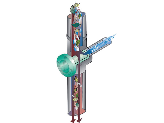 Das Fallrohrfilter filtert Laub und groben Schmutz aus dem gesammelten Regenwasser. 