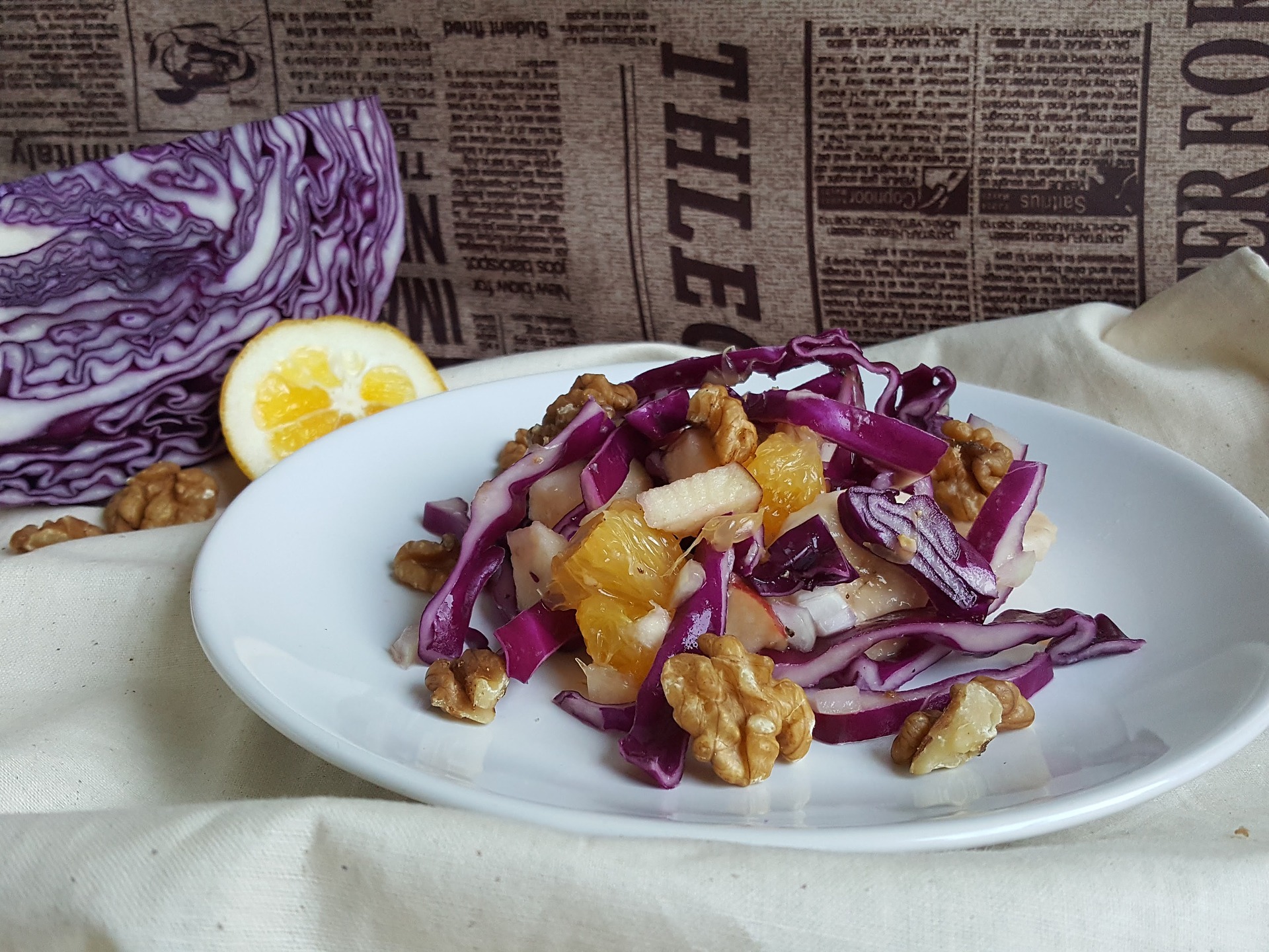 Rotkohlsalat mit Walnüssen