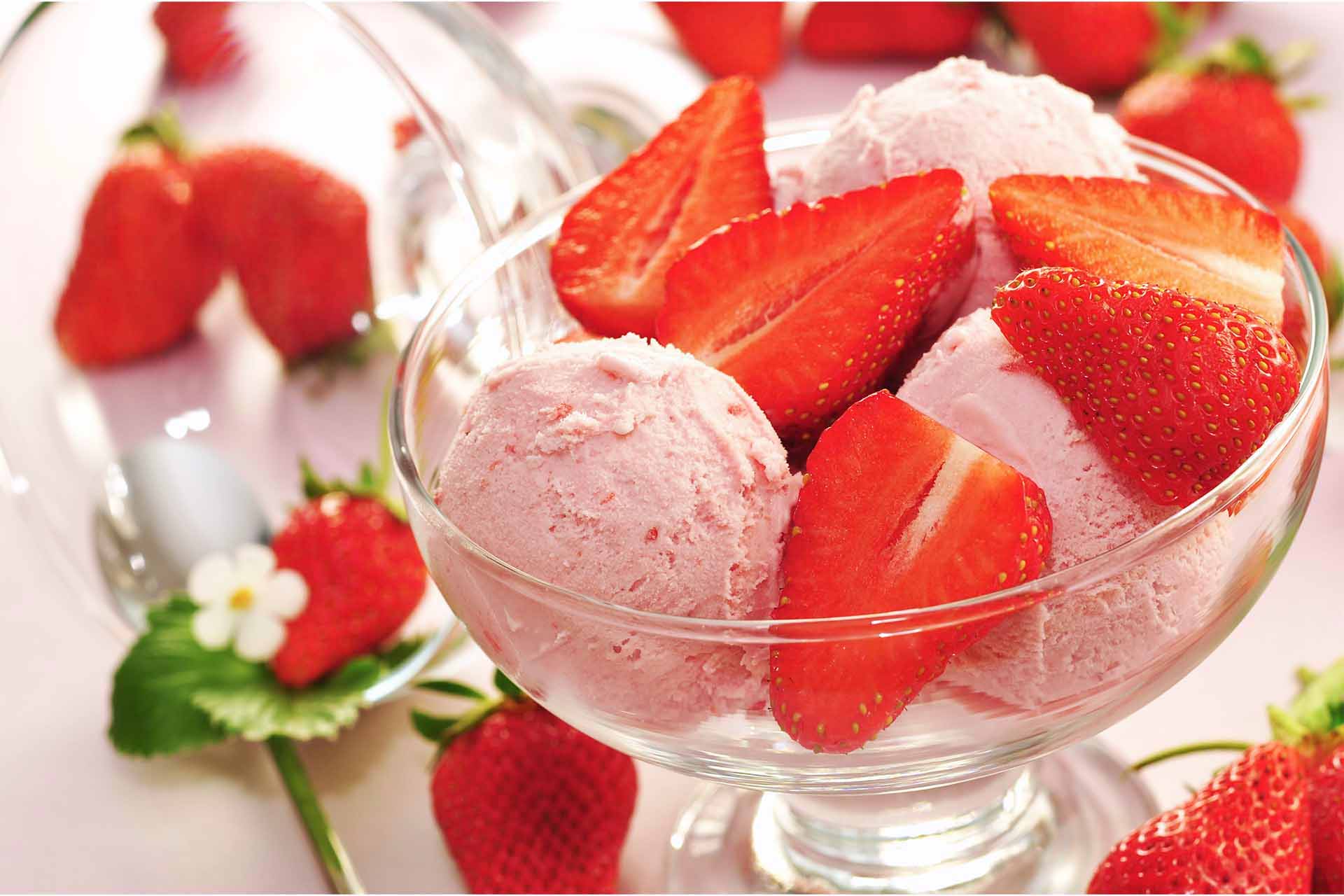 Erdbeereis selber machen: Rezept ohne Eismaschine | GartenFlora Erdbeereis selber machen: Rezept ohne Eismaschine | GartenFlora