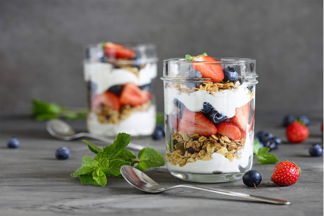 Granola-Müsli mit Erdbeeren: Frühstück im Glas | GartenFlora