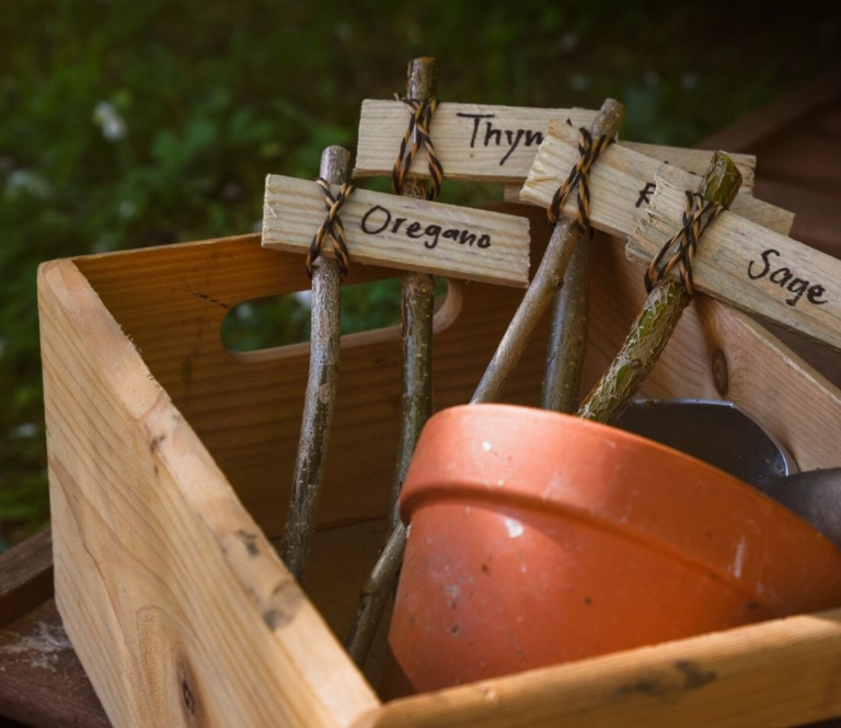 Schilder für Kräuterbeet selber machen DIY für den Garten GartenFlora
