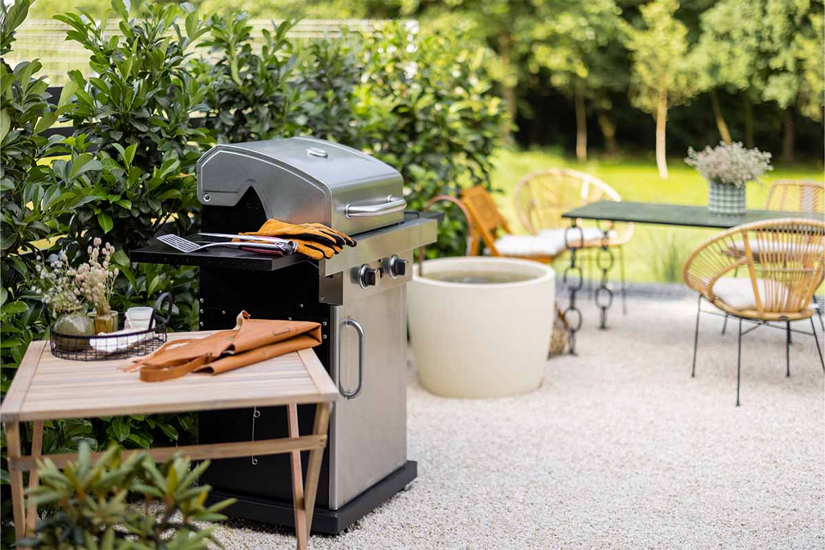 Grill auf einer Terrasse [Foto: AdobeStock_Rh2010]