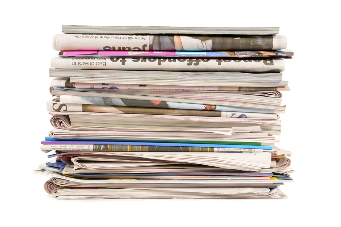Zeitungen auf einem Stapel [Foto: AdobeStock_david_franklin]