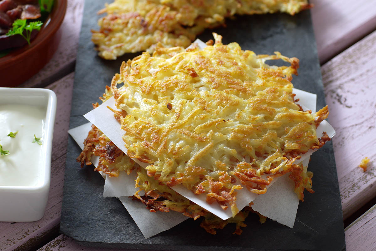 Rösti nach dem Braten Foto: AdobeStock__kitchenkiss.de