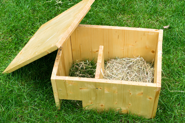 Igelhaus bauen So helfen Sie den Wildtieren GartenFlora