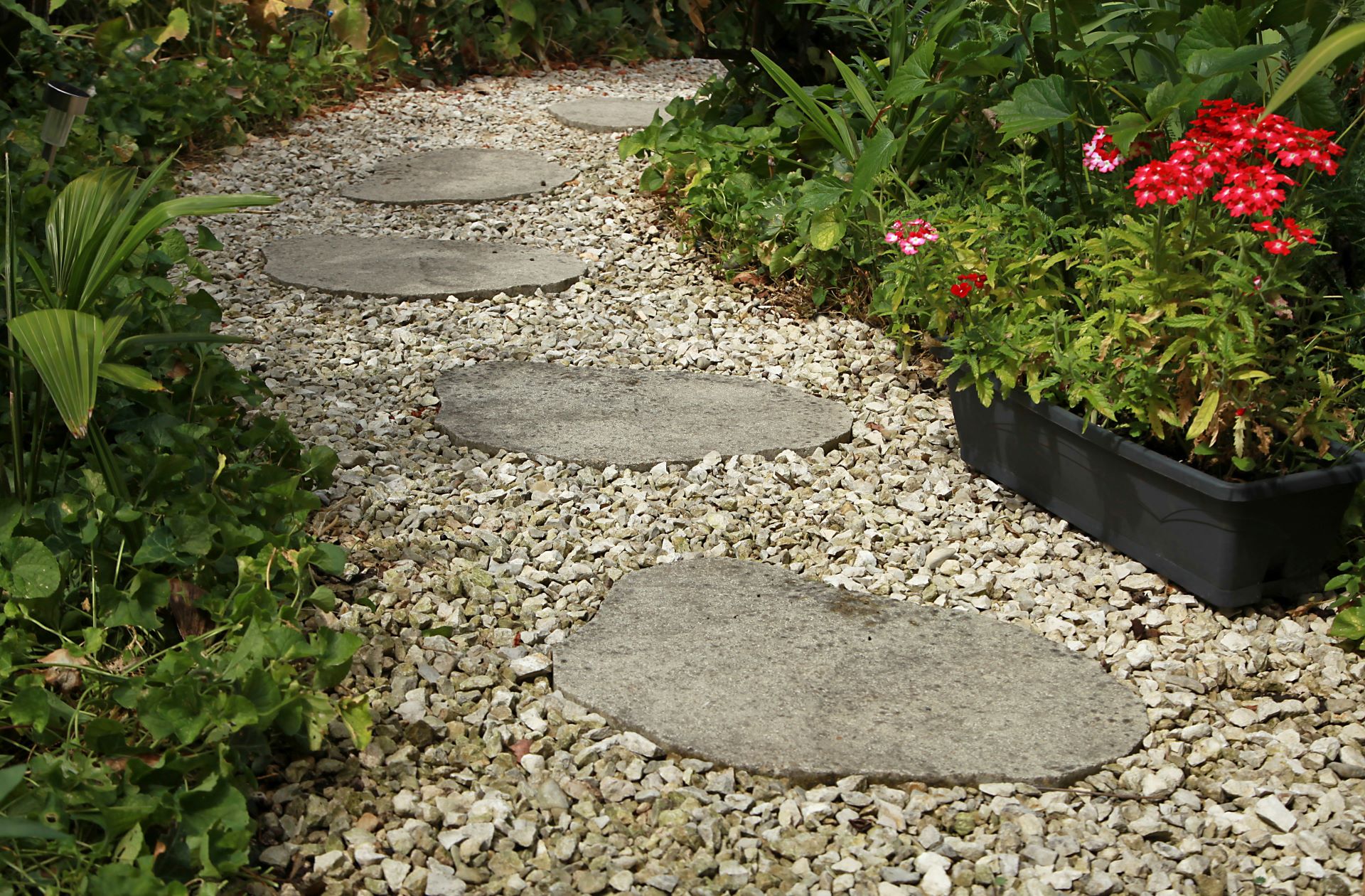 Pflastersteine, Kies und Co. Nachhaltige Bodenbeläge GartenFlora