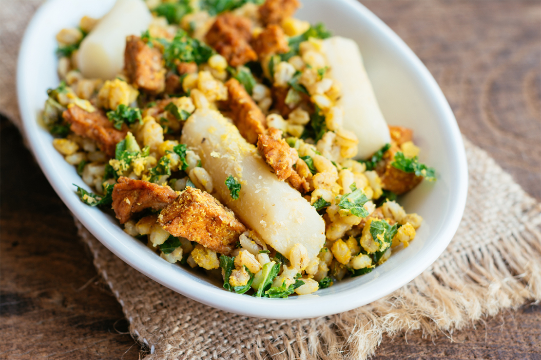 Schwarwurzeln Rezept aus der Pfanne mit Tofu [Foto: AdobeStock_Harald Walker]