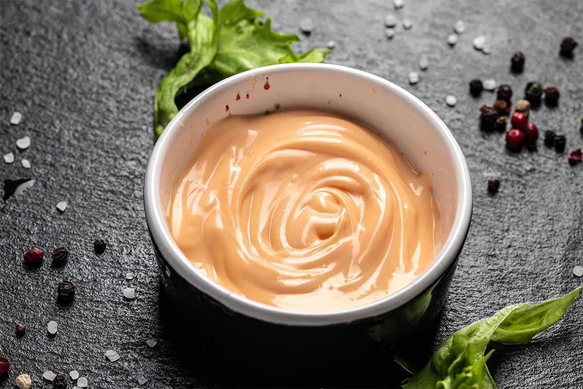 Cocktailsauce in einer Schale [Foto: AdobeStock_Надія Коваль]