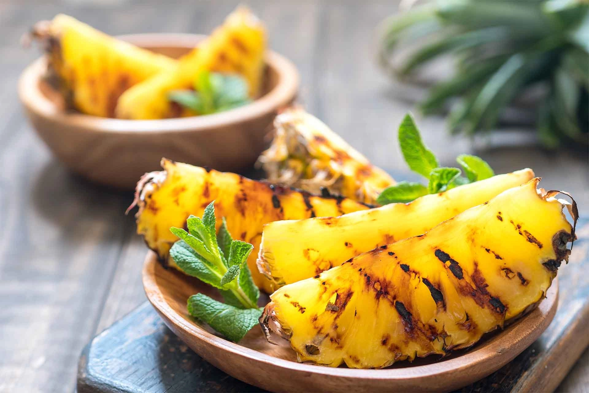 Ananas grillen: Rezepte für die Tropenfrucht vom Rost | GartenFlora