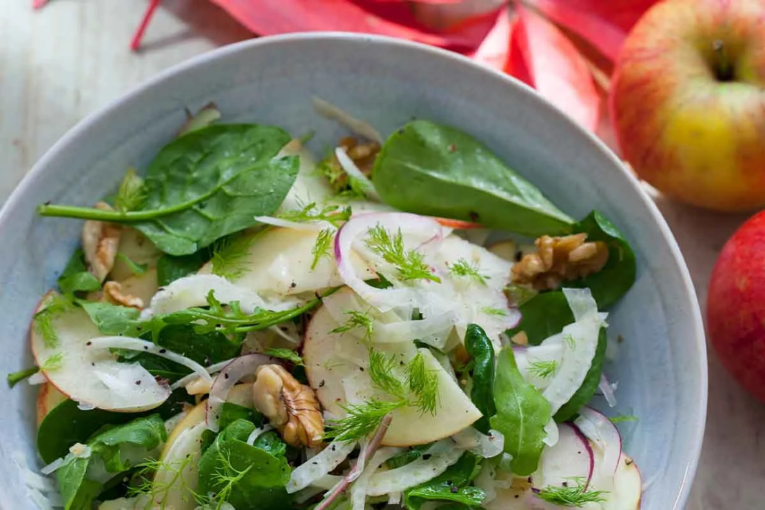 Fenchelsalat mit Apfelscheiben und Walnüssen | GartenFlora