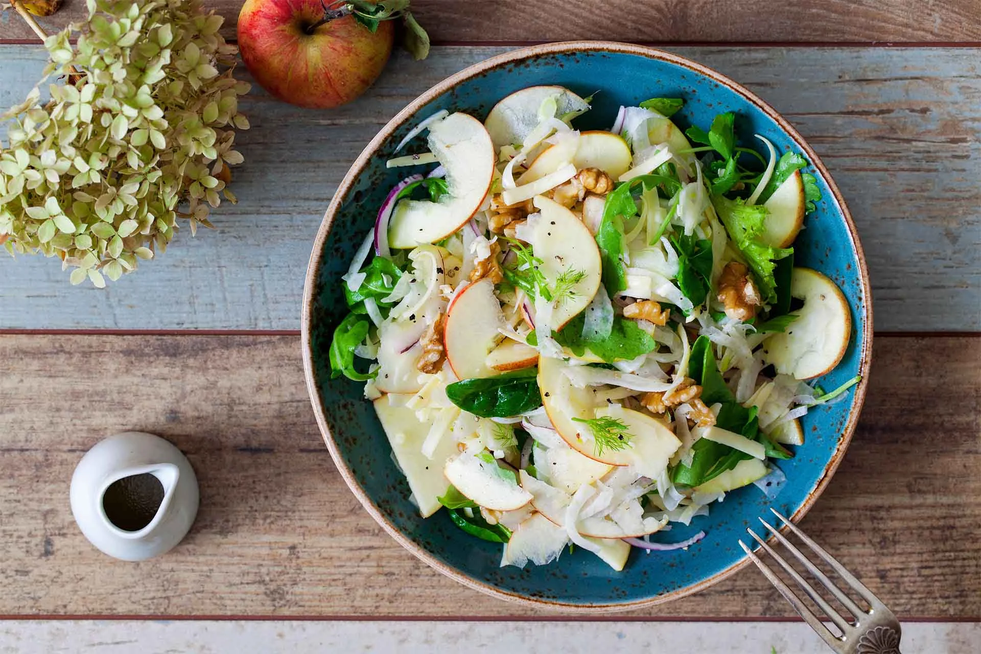 Fenchelsalat mit Apfelscheiben und Walnüssen | GartenFlora